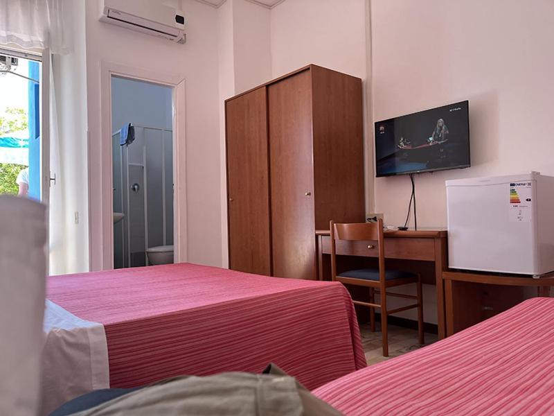 Hotel Caravan B&B Pesaro Luaran gambar