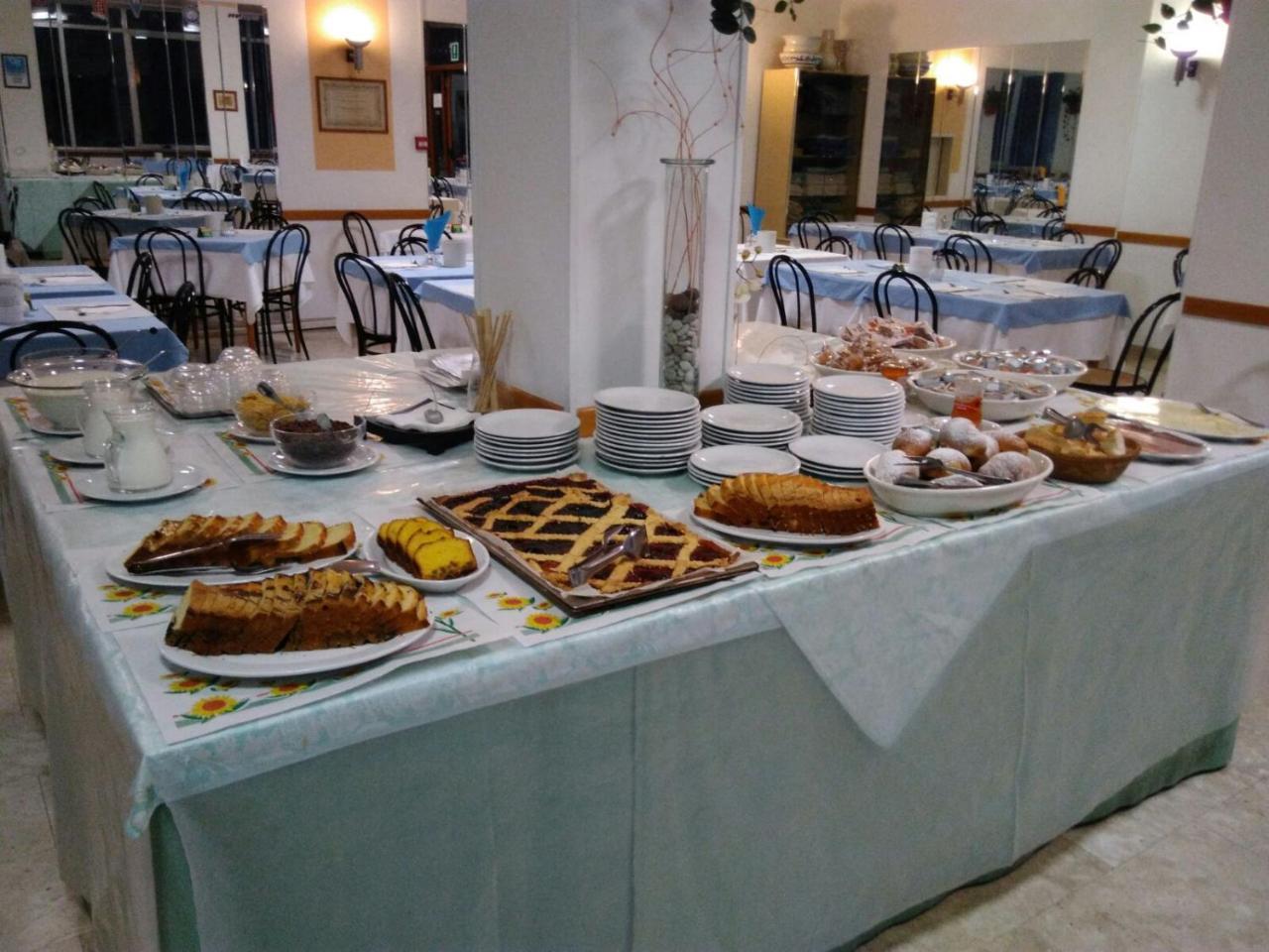 Hotel Caravan B&B Pesaro Luaran gambar