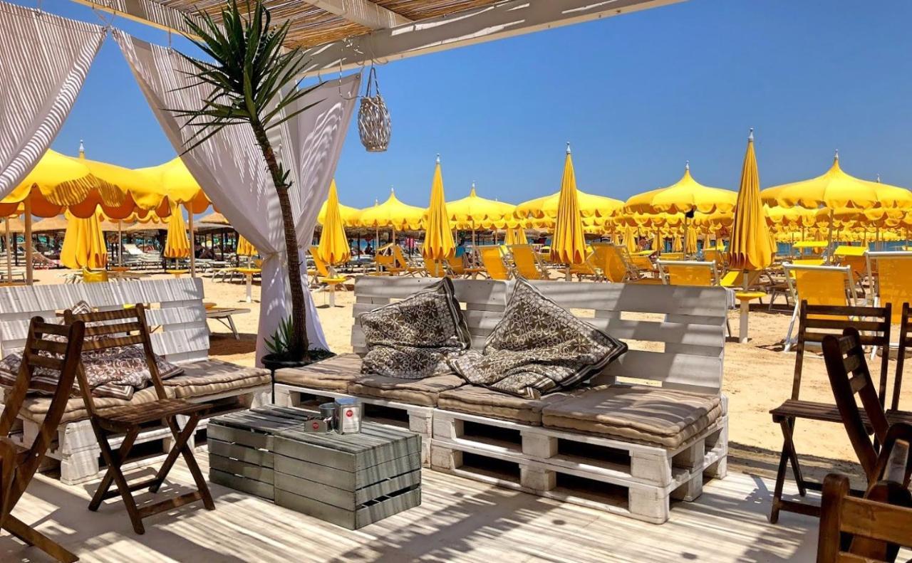 Hotel Caravan B&B Pesaro Luaran gambar